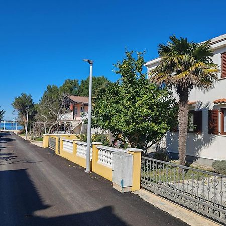 Apartman Car Vir Exterior photo